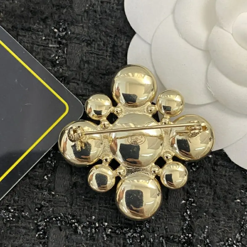 chanel brooches pour femme s_12050661